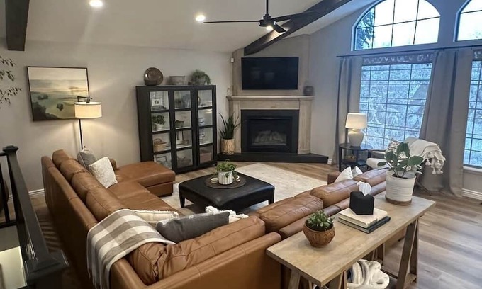 Highland Casa | Modern Transitional Family Home l Skyline by Stay