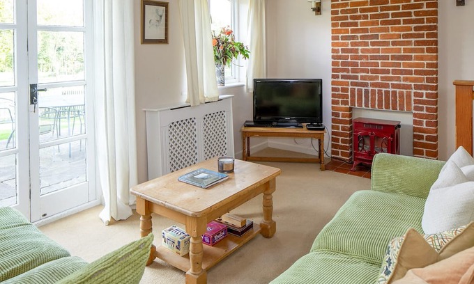 Marshwood Cabaña | This property is great for those looking for a quiet holiday home in the countryside.