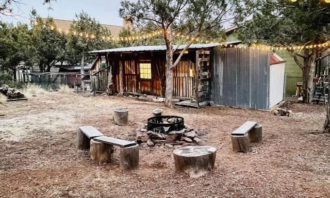 Payson Cabina | In the woods but close to it all