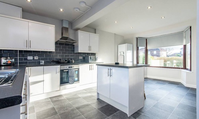 Billingham Casa | Contractor-Friendly 3 Bed Home in Billingham