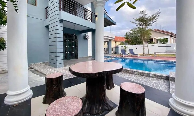 Tebrau Casa | A Chic & Comfy 4BR Home with Private Pool