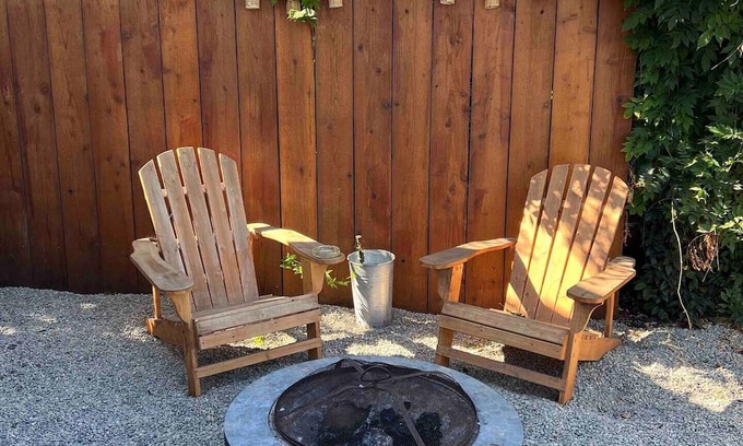 Old San Leandro Casa | Sunny and Spacious In-Law in Downtown San Leandro