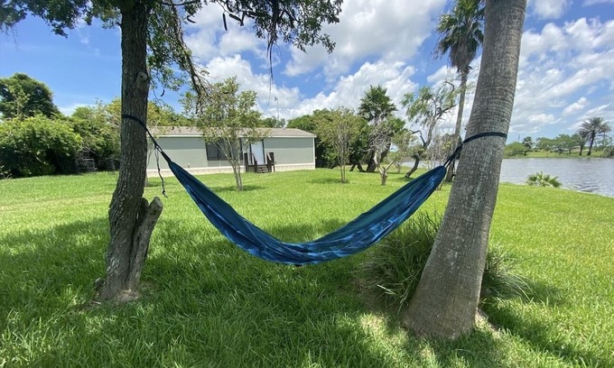 Los Fresnos Casa | Beautiful Water Front Ranch Getaway