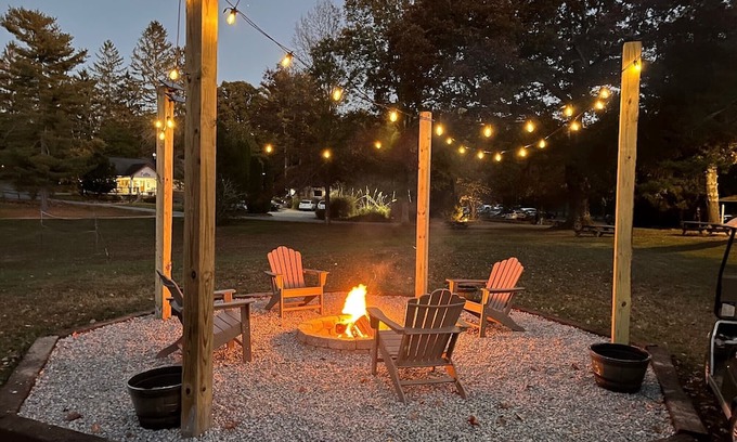 Flat Rock Cabaña | The Laurel Cottage 4 Bedroom,2 Bath,Sleeps 9, Centrally located in Flat Rock NC