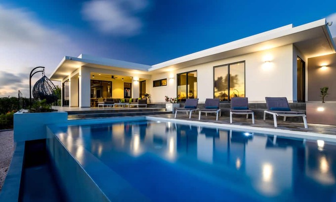 Sabadeco Casa | Kas di Luna, NEW! Luxury villa with gorgeous ocean views and infinity pool.