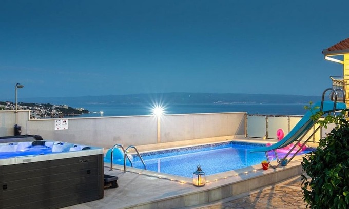 Kamen Apartamento | Three bedroom apartment with terrace and sea view Stobreč, Split (A-21990-a)