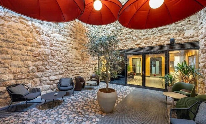 Bat Yam Apartamento | Magnificent 1BR Suite Near Rothschild Boulevard