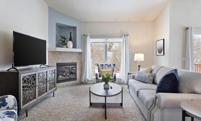 Bellevue Casa | Serene 2 Bdrm Home close to Offutt and Omaha