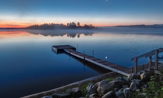 Mercer Cabina | 3 Bedroom with Queen beds plus a pull-out couch just feet from the water!!