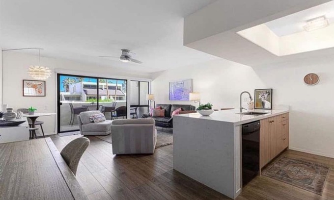 Deepwell Estates Condominio | SmokeTree racket club condo in the heart of Palm Springs