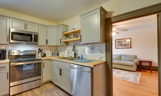 Sackets Harbor Apartamento | Sackets Harbor Apartment, Walk to Lake Ontario!