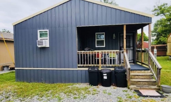 Pipestem Cabina | Cozy Tiny House close to outdoor activities - 3 minutes to Pipestem State Park!