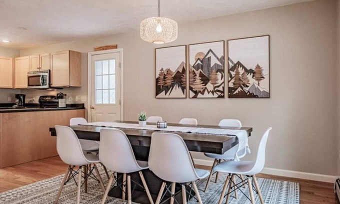 Conway Casa | Tranquil Paradise: Enchanting 3-Bedroom Brookside