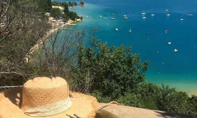 Sainte-Croix-du-Verdon Apartamento | Beautiful duplex with terrace. Breathtaking view of Lac Ste Croix du Verdon