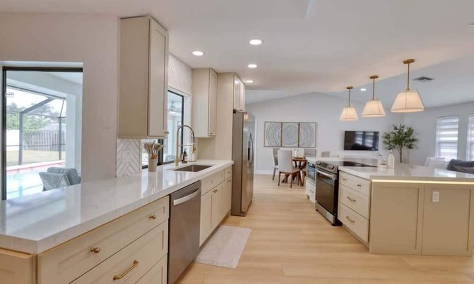 Palm River Estates Casa | Beautiful Palm River 3BR Gem Retreat