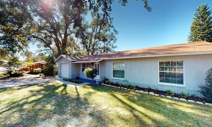 Eagle Lake Casa | Dog-friendly charming home with enclosed pool, large lanai, desk, & open layout