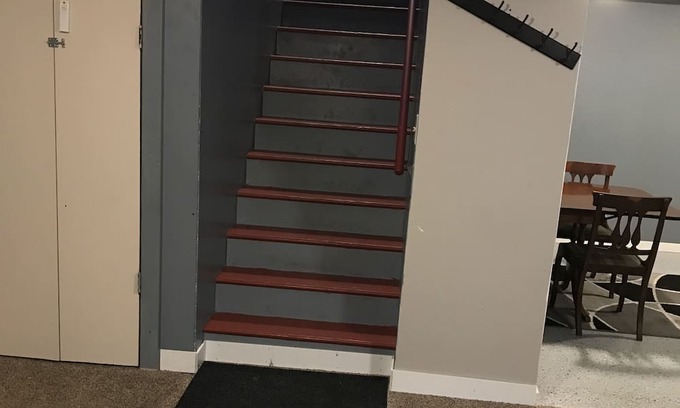 Dickinson Condominio | Cul-da-sac hide-a-way