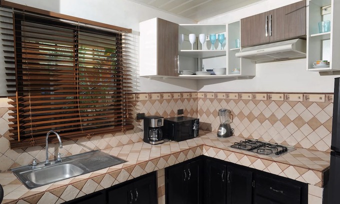 El Cerro Apartamento | Beach apartment situated between Manuel Antonio and La Marina Pez Vela Quepos.