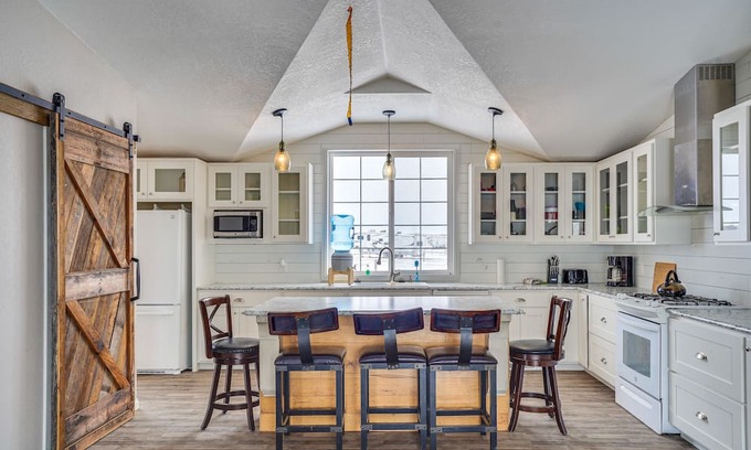 Grant County Cabina | Pet-Friendly Glen Ullin Cabin with Fire Pit!