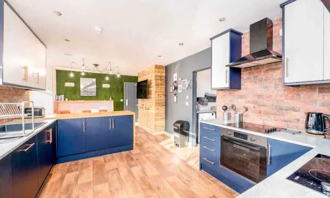 Grimsby Casa | Guest Homes | Newport House