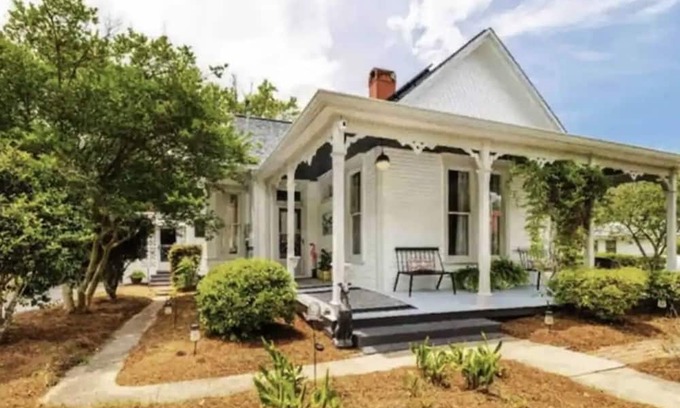 De Funiak Springs Casa | Minutes from historic downtown and Lake Defuniak! Pet friendly 🐶
