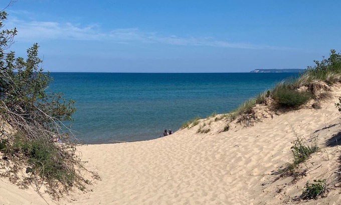 Pentwater Cabaña | Cozy 3-bedroom cottage, large yard, minutes from Lake Michigan. Pet friendly.