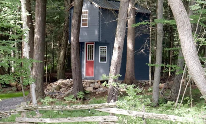 Hastings Highlands Cabina | Lakefront Tiny Home
