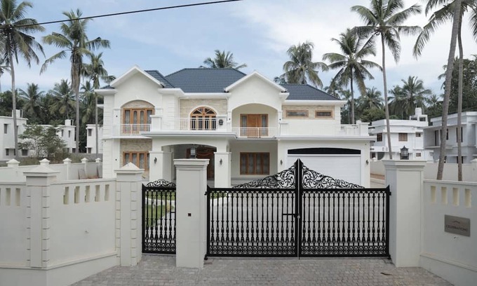 Thalassery Casa | 4 Bedroom colonial house near Kannur airport. 15 minutes drive from the airport.
