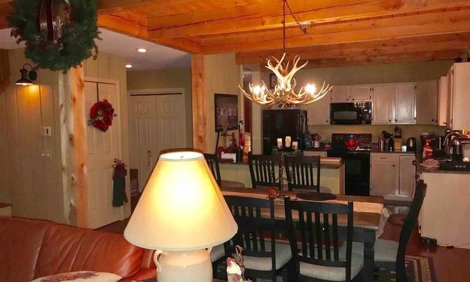 Wilmington Cabina | Cozy Ski Retreat with Haystack Mountain View