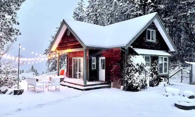 Salt Spring Island Cabaña | Forest Cottage & Sauna w/ Ocean & Mountain Views