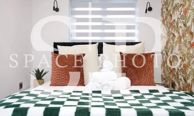 Uxbridge South Apartamento | Enchanted Greenery: 3BR w/Lush Garden and Game Room