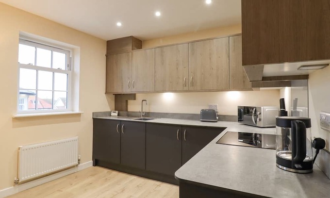Walton on the Naze Cabaña | 21C SAVILLE ROAD, country holiday cottage in Walton-On-The-Naze