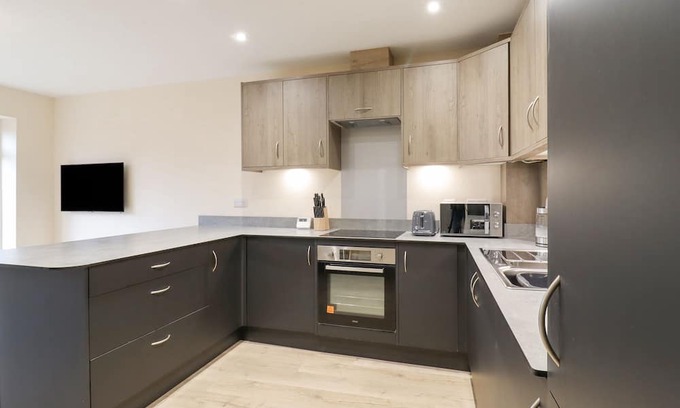 Walton on the Naze Cabaña | 21A SAVILLE ROAD, romantic, with a garden in Walton-On-The-Naze