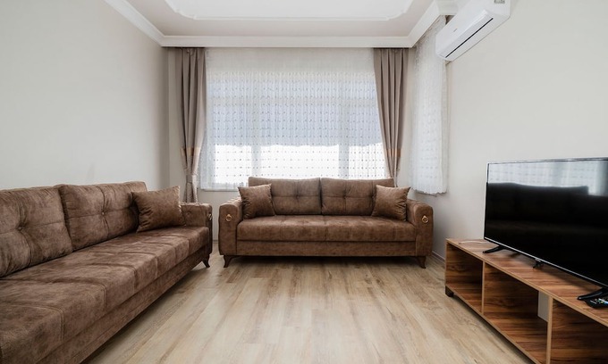 Osmangazi Apartamento | Huge Flat w Balcony Near Grand Mosque in Osmangazi