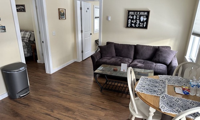 Schroon Lake Cabina | 2 bedroom cabin a mile from the beautiful town of schroon and the lake