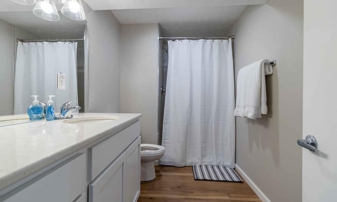 Millard Casa | Spacious 4 bedroom home sleeps 12 - ideal for CWS