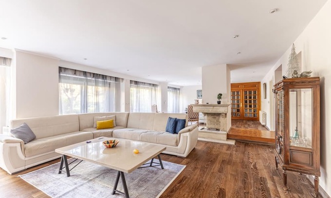 Arnavutkoy Apartamento | Flat with Garden 10 min to Bebek Shore