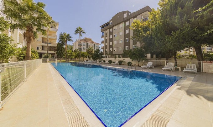 Konyaalti Apartamento | Flat w Pool Garden and Balcony 7 min to Beach