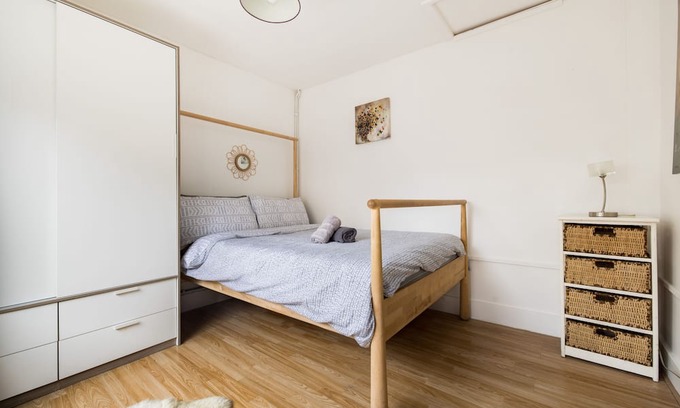 Grove Green Apartamento | Cosy 1BD Flat London Zone3 w/ Parking, Perfect for Couples, Baby & Pet Friendly!