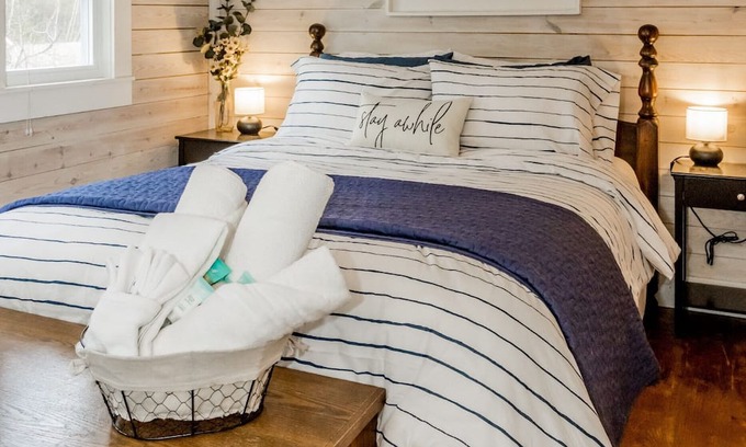 Bay of Fundy & Annapolis Valley Cabina | The Bluewood Escape Cottage Retreat - No Extra Cleaning Fee & Pet Friendly