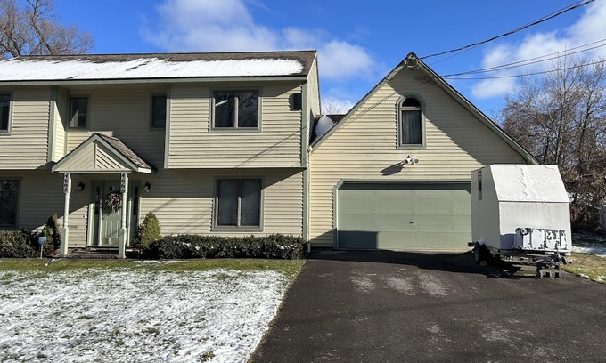 Manlius Apartamento | 2 Bedroom Apartment, Very Quiet, on a Scenic Creek in Manlius