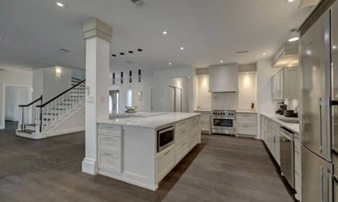Atascocita Casa | Reduced! Lakeside Lake Houston. By IHA Airport. Colonial Modern
