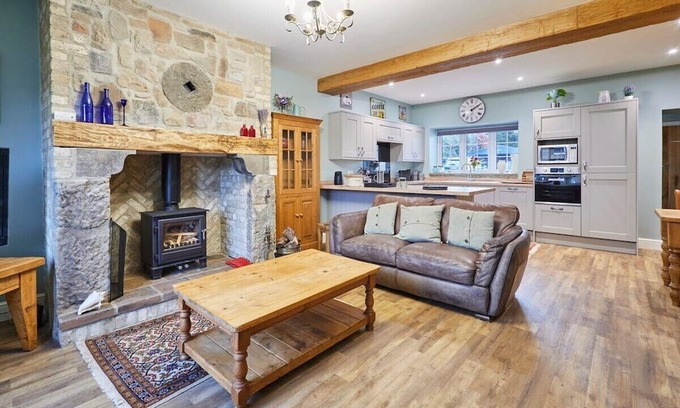 Edmondsley Casa | Host & Stay | Butterfly Cottage