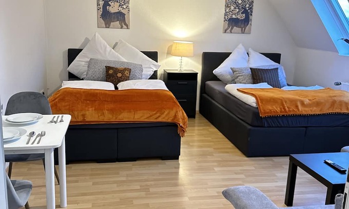 Guetersloh Apartamento | Apartment in Gütersloh with 2 Queen Sized Beds