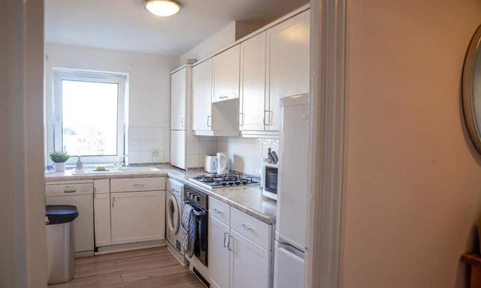 Abbey Apartamento | Charming 2-Bed Apartment Free Parking in Wimbledon