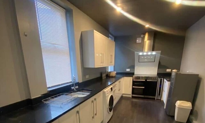 Preston Casa | Beautiful 3-Bed House in Preston