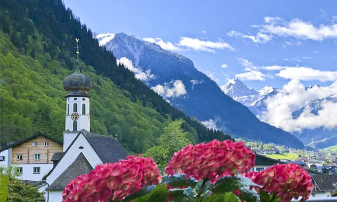 Sankt Gallenkirch Apartamento | Beautiful apartment in Gortipohl with garden