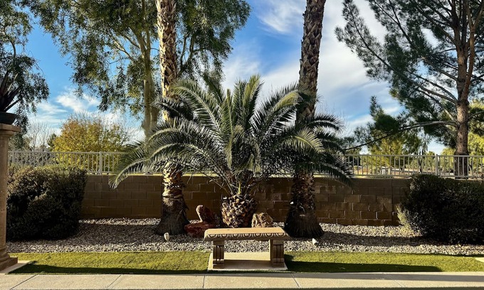 Surprise Farms Casa | Spacious Spring Training Home with 6 bedrooms, game room, pool and putting green