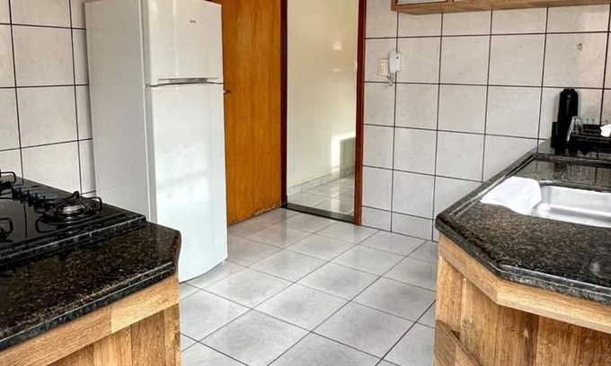 Granada Casa | Casa Confortável , Ampla , Segura, 4 Quartos, 3 Banheiros