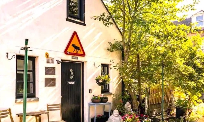 Central Aberdeen Cabaña | Unique Converted Coal Shed in Historic Fittie